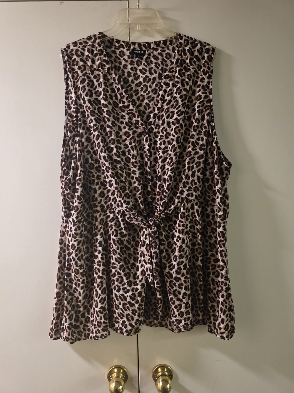 torrid  Leopard Tie-Front Sleeveless Top plus size 4